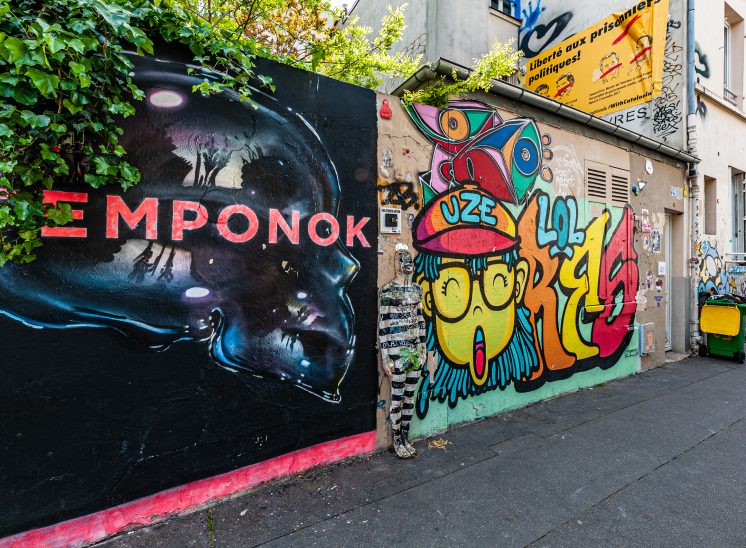 L'homme passe muraille